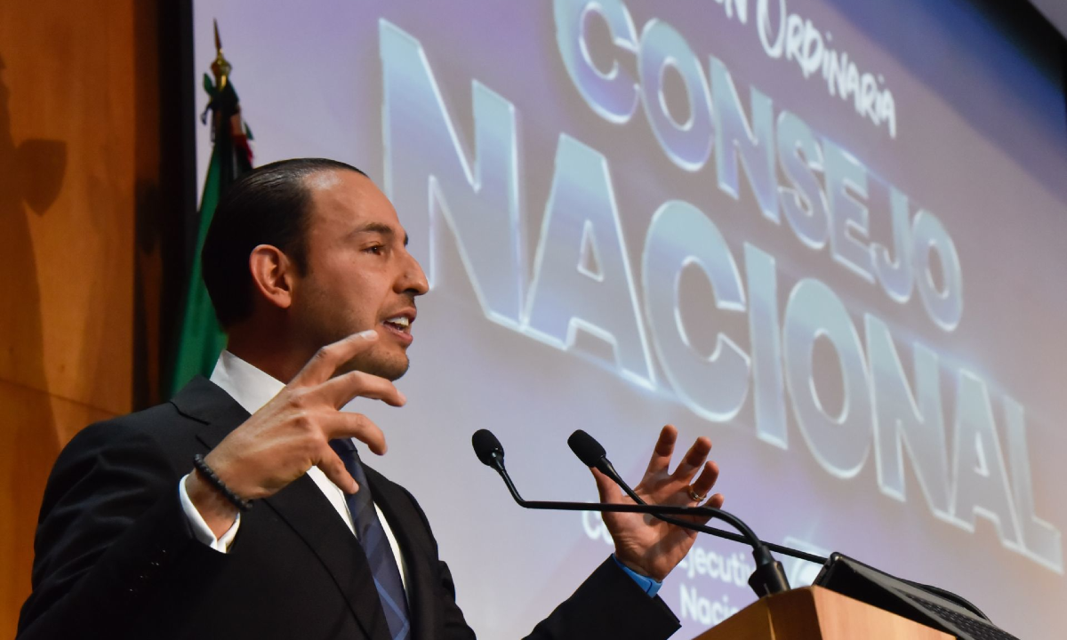 Militantes del PAN sin credencial.