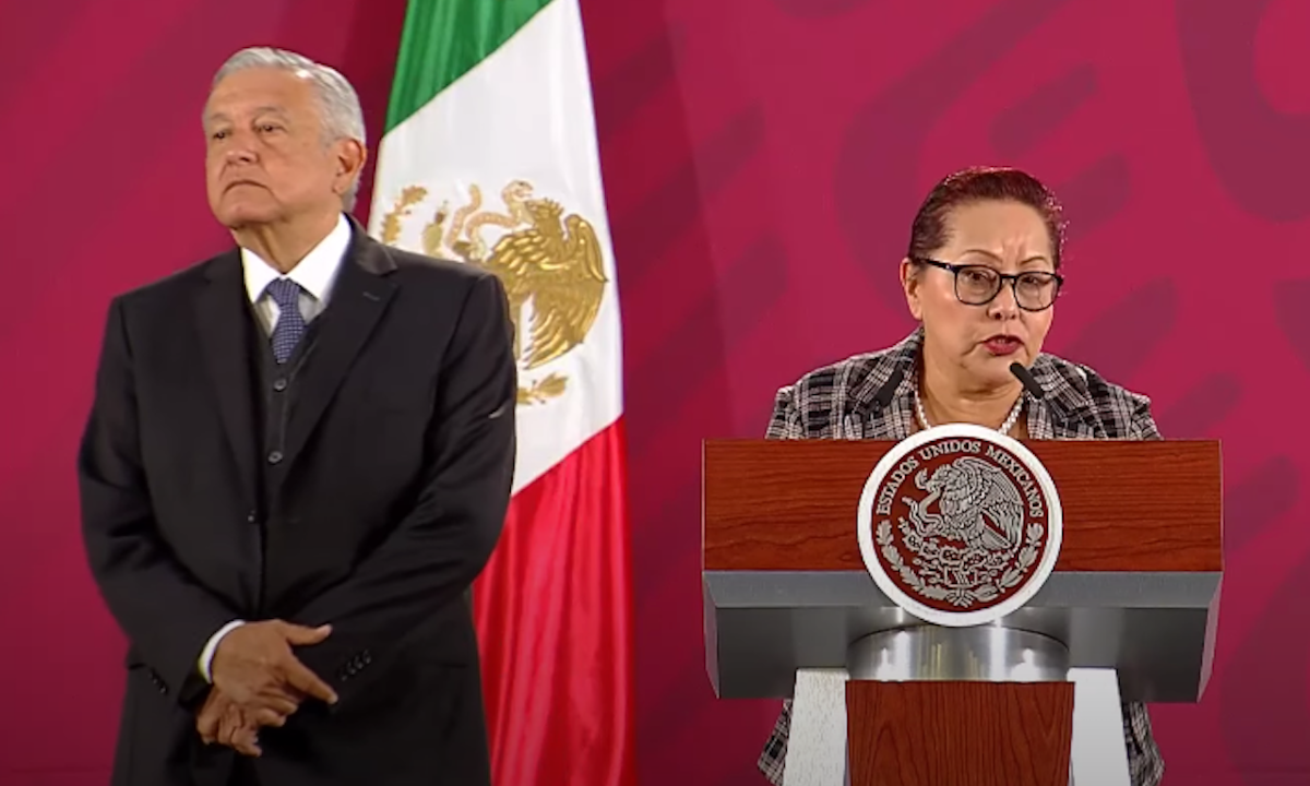 Blanca Alicia Mendoza fuera de Profepa. 