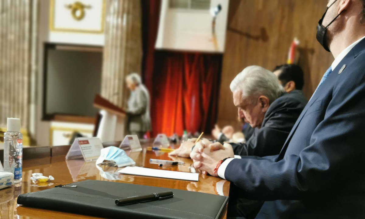 La foto lamentable de Ebrard